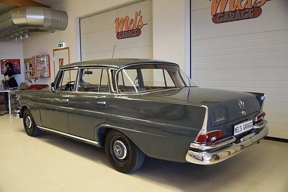 Mercedes-Benz W111 6 of 30