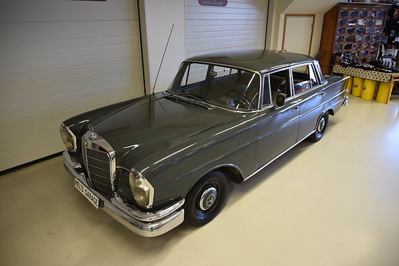 Mercedes-Benz W111 14 of 30