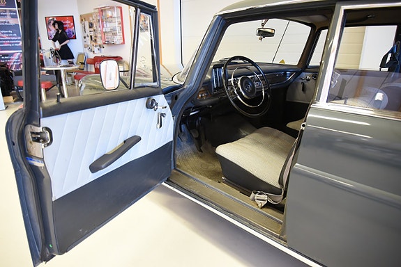 Mercedes-Benz W111 21 of 30