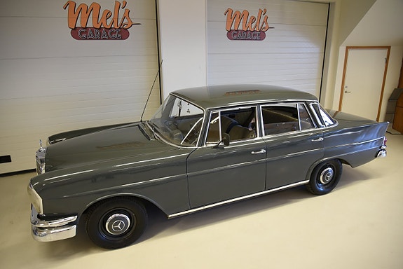 Mercedes-Benz W111 13 of 30