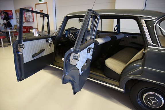 Mercedes-Benz W111 20 of 30