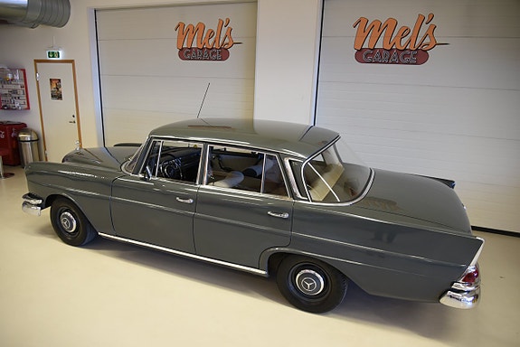 Mercedes-Benz W111 11 of 30