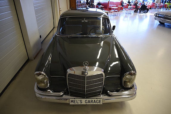 Mercedes-Benz W111 15 of 30