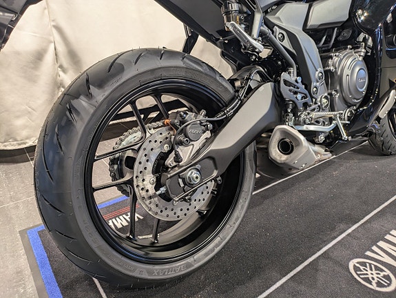 Yamaha YZF-R7 Tech Black / Räntekampanj 3,45% / Omgående lev! 4 of 5