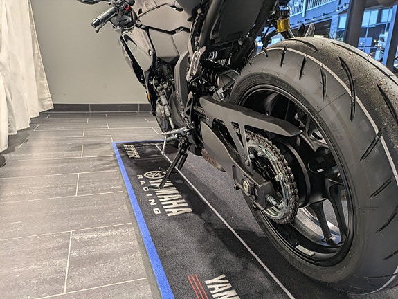 Yamaha YZF-R7 Tech Black / Räntekampanj 3,45% / Omgående lev! 5 of 5