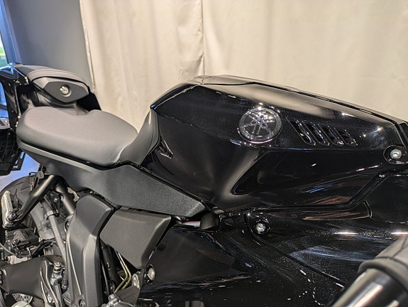 Yamaha YZF-R7 Tech Black /  Omg lev! 13 of 18