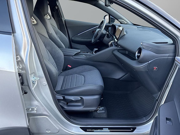 Toyota C-HR 8 of 21