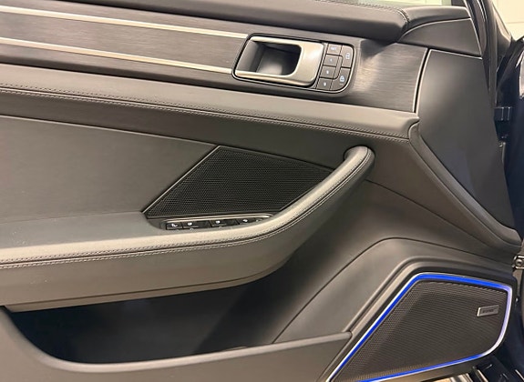 Porsche Panamera 4 5 of 8