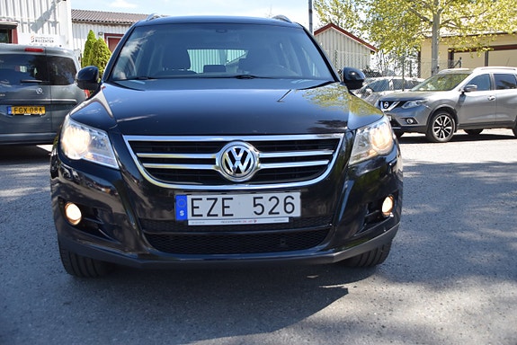 Volkswagen Tiguan 2 of 5
