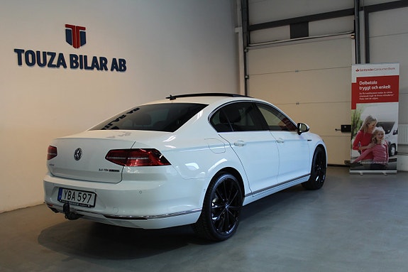 Volkswagen Passat 2 of 5