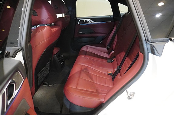 BMW i4 10 of 15