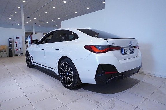 BMW i4 7 of 15
