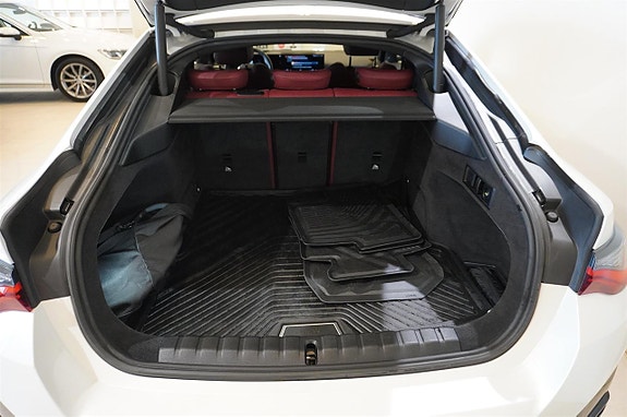 BMW i4 9 of 15