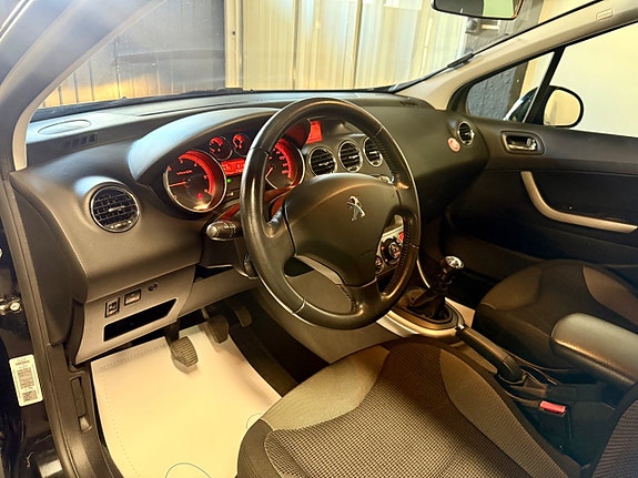 Peugeot 308 SW 8 of 15