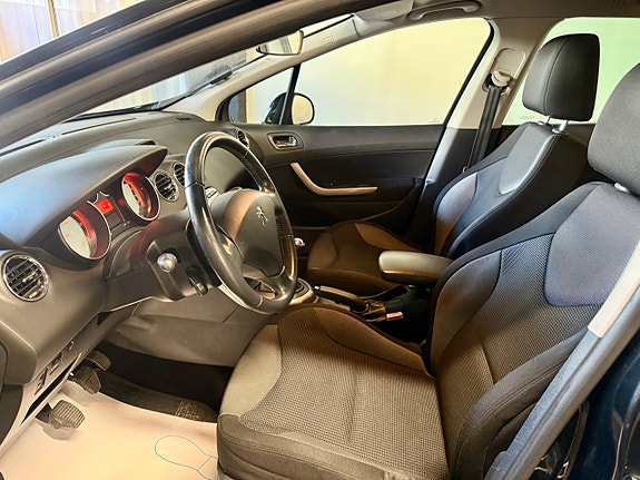 Peugeot 308 SW 9 of 15