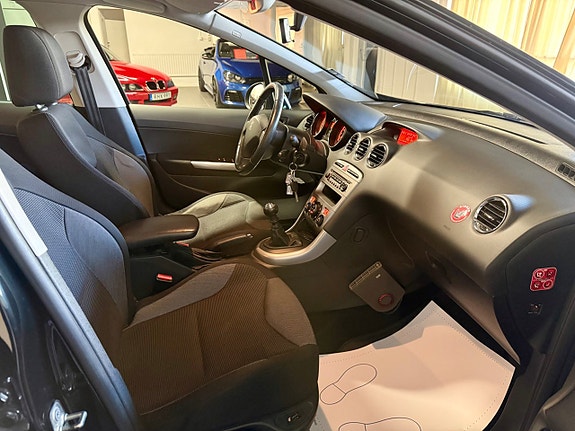 Peugeot 308 SW 10 of 15
