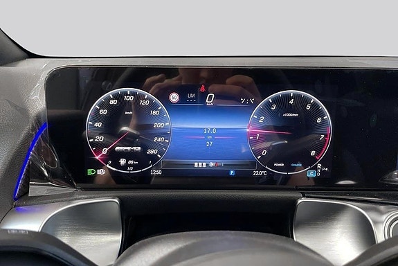 Mercedes-Benz GLB35 10 of 17
