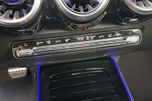 Mercedes-Benz GLB35 13 of 17