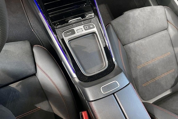 Mercedes-Benz GLB35 12 of 17