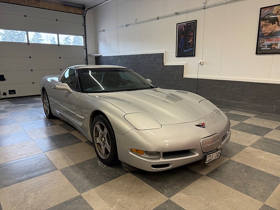 Chevrolet Corvette 3 of 5
