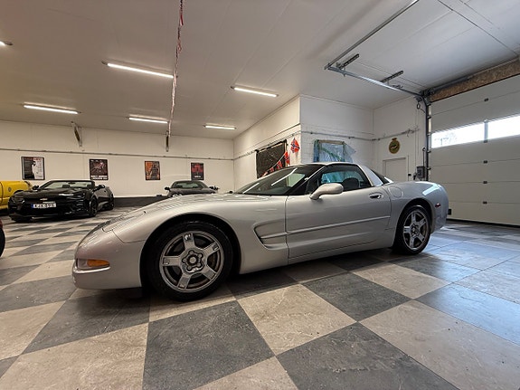 Chevrolet Corvette 10 of 18