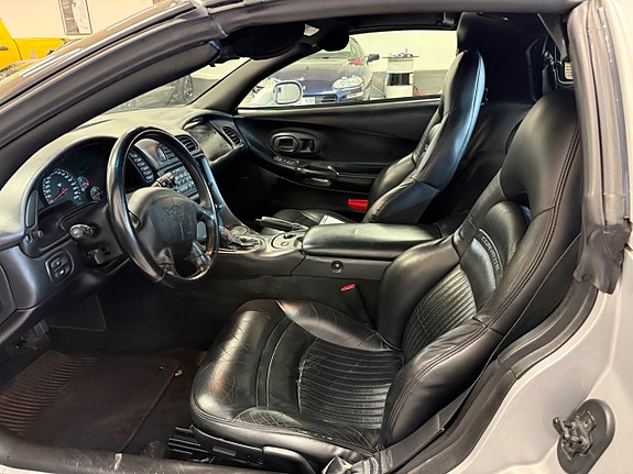 Chevrolet Corvette 12 of 18