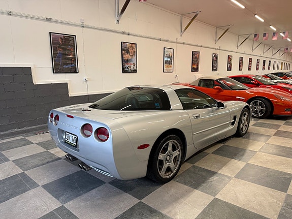 Chevrolet Corvette 6 of 18