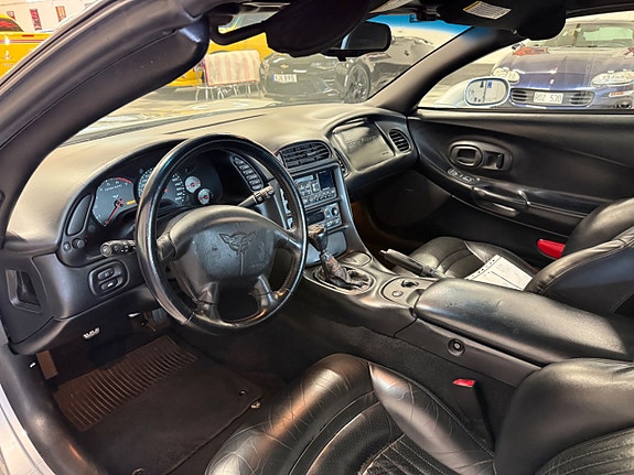Chevrolet Corvette 13 of 18