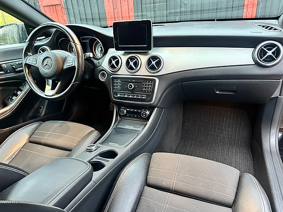 Mercedes-Benz CLA220 d 3 of 5