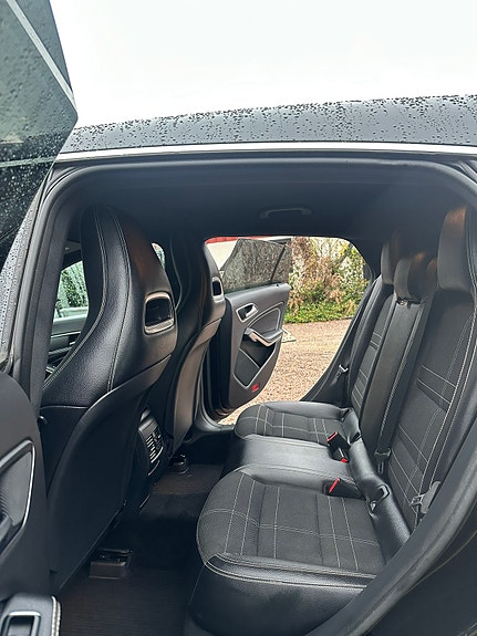 Mercedes-Benz CLA220 d 4 of 5