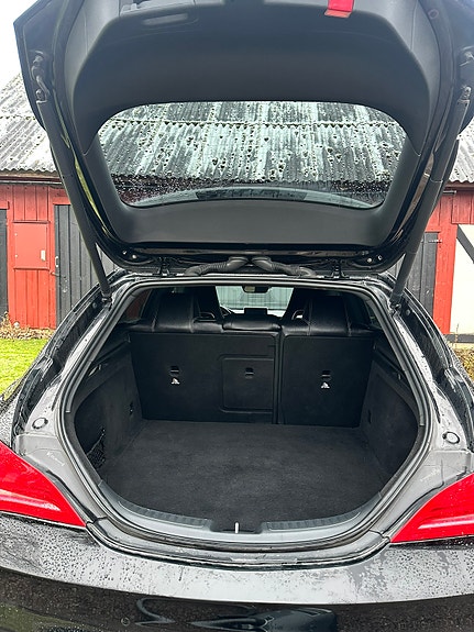 Mercedes-Benz CLA220 d 6 of 9
