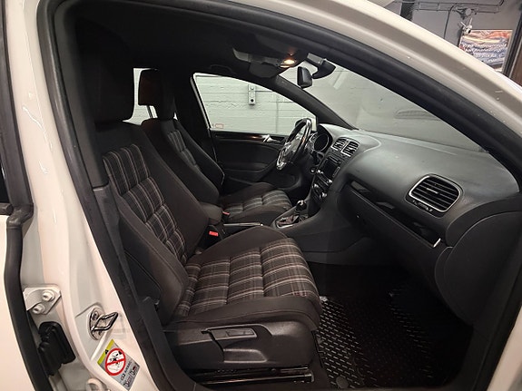 Volkswagen Golf VI 13 of 16