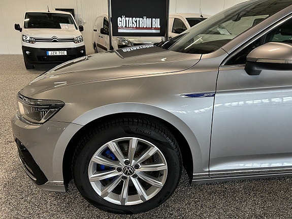 Volkswagen Passat 9 of 27