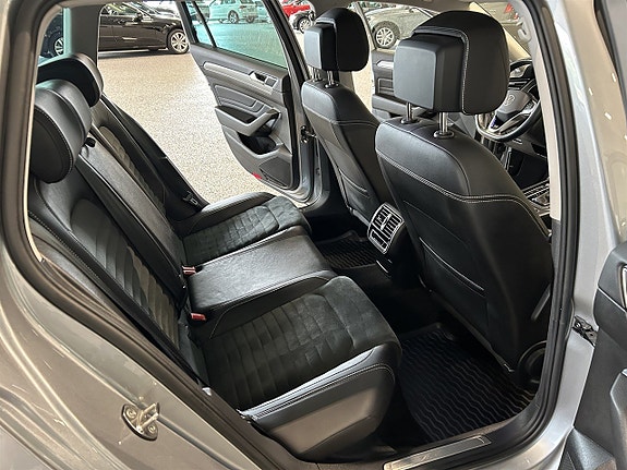 Volkswagen Passat 18 of 27
