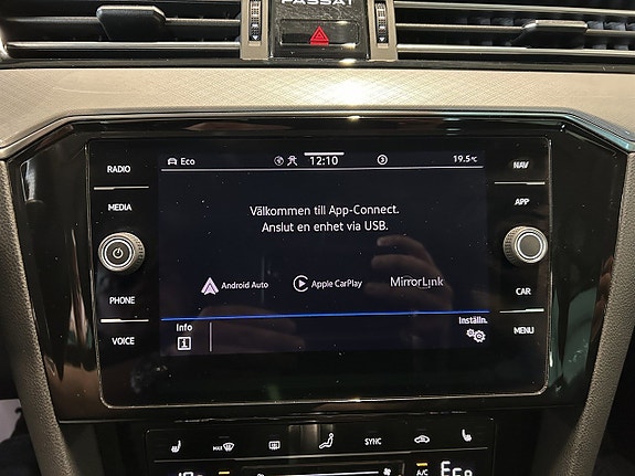 Volkswagen Passat 25 of 27