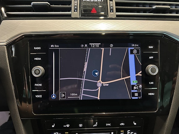 Volkswagen Passat 24 of 27