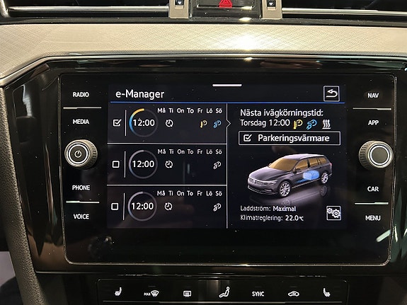 Volkswagen Passat 26 of 27