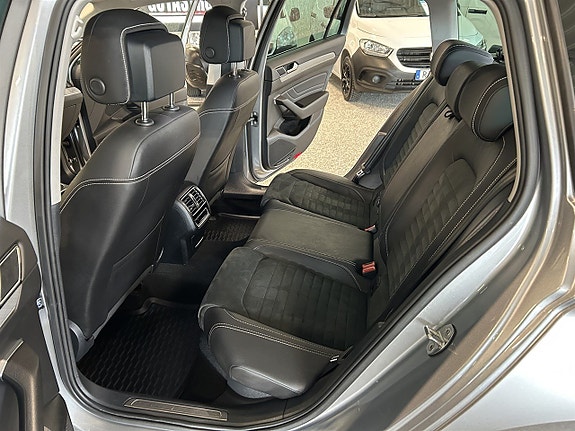 Volkswagen Passat 14 of 27