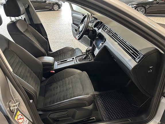 Volkswagen Passat 19 of 27