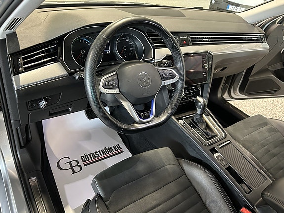 Volkswagen Passat 12 of 27