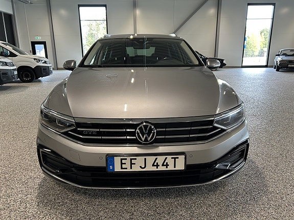 Volkswagen Passat 10 of 27