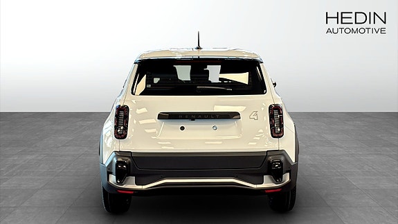 Renault 4 E-Tech 7 of 12