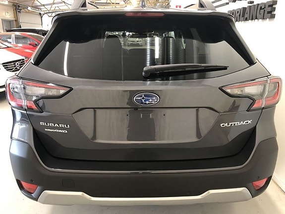 Subaru Outback 4 of 9