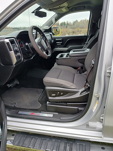 Chevrolet Silverado 1500 3 of 3