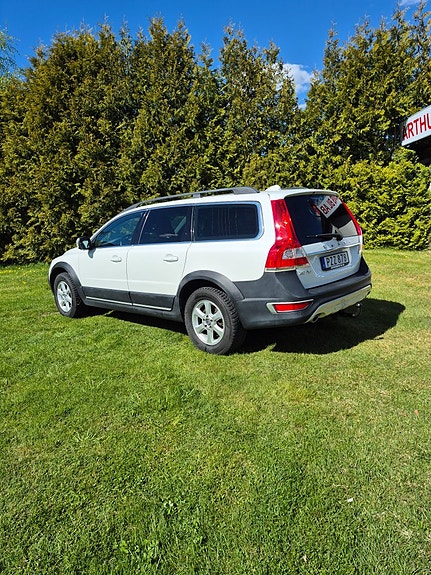 Volvo XC70 3 of 5
