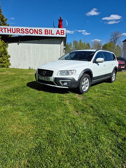 Volvo XC70 2 of 5