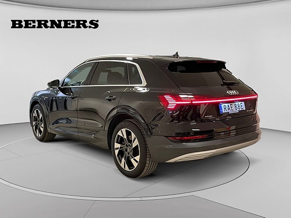 Audi e-tron 3 of 5