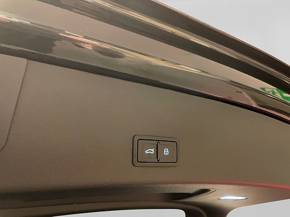 Audi e-tron 8 of 16