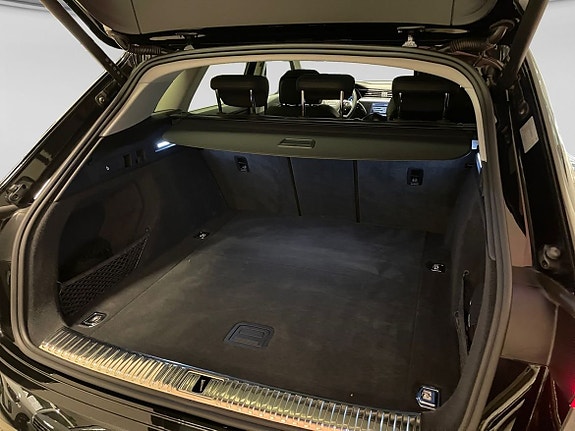 Audi e-tron 7 of 16