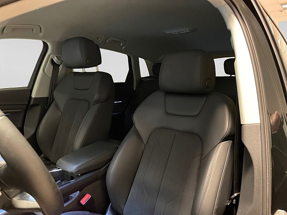 Audi e-tron 10 of 16